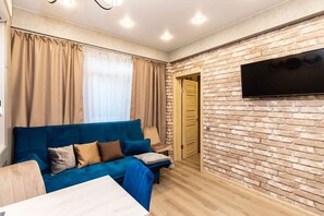 2 bedrooms, hypo-allergenic bedding, individually decorated