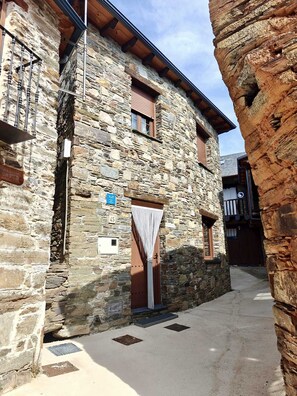Exterior - Everything you are looking for is in El Bierzo (San Cristóbal de Valdueza)