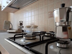 Fridge, oven, stovetop, coffee/tea maker - Dimora Carmela - nel Centro di Monopoli (Monopoli)