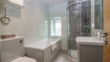 Cottage | Kamar mandi | Shower