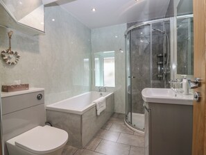 Bathroom - Fisherman's Cottage (Fraserburgh)