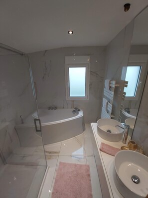 Bathroom - House in Guethary, with swimming pool (Guethary)