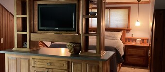 Studio apartment 2.5 blocks from Tawas Point State Park beaches.