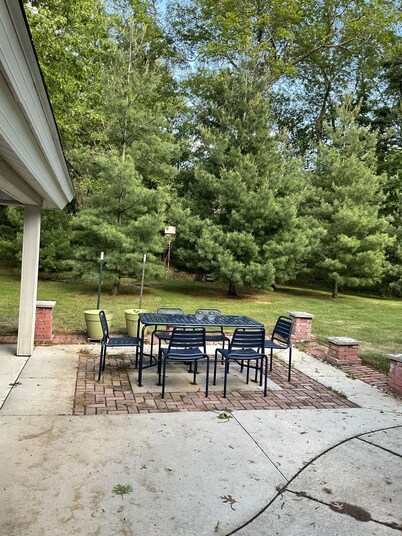 Studio apartment 2.5 blocks from Tawas Point State Park beaches.