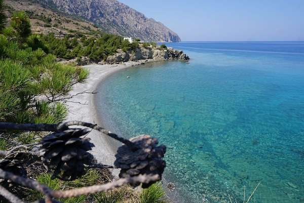 Platja privada, platja de sorra blanca i tovalloles de platja