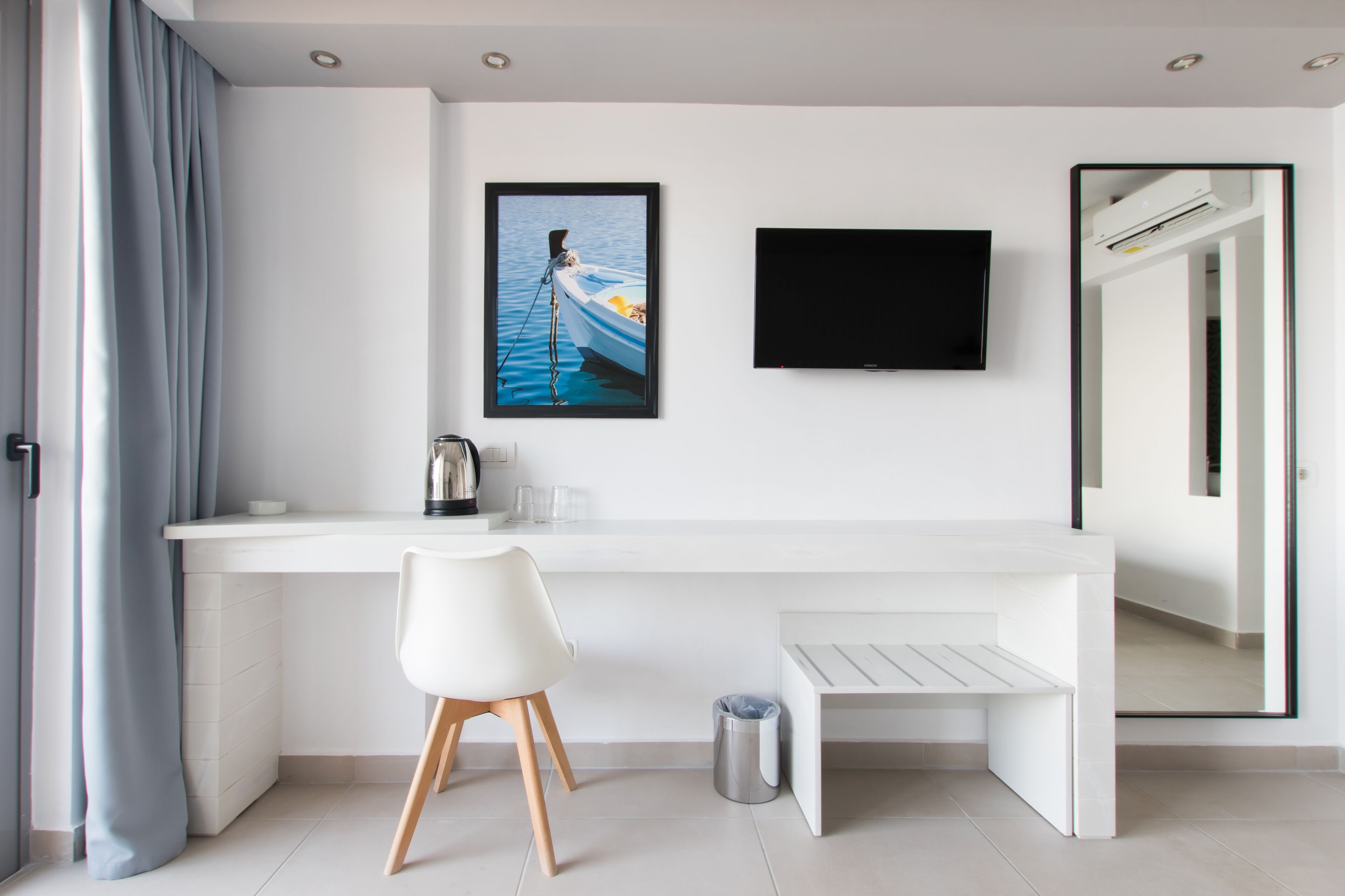 superior room, sea view | 1 bedroom, minibar, in-room safe, desk