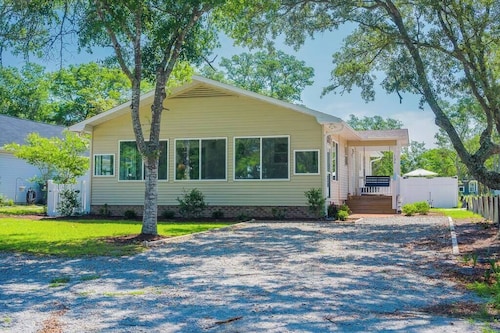Down Time - Beautiful Dog-Friendly 3-Bedroom Home.
