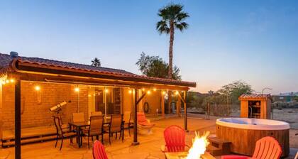 La Paz - Adobe desert home on 6 acres, hot tub, cowboy pool, hiking