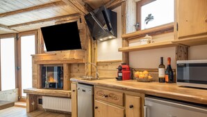 Kaffetrakter/tekoker, kjøleskap, mikrobølgeovn og oppvaskmaskin