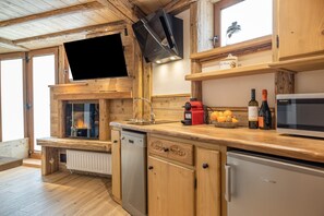 Fridge, microwave, dishwasher, coffee/tea maker