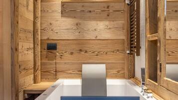 Douche, sĂšche-cheveux, serviettes fournies