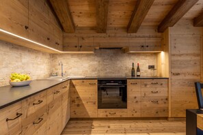 Fridge, microwave, oven, dishwasher - Lino Deluxe Suite with Wellness (Borca di Cadore)