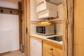 Kühlschrank, Mikrowelle, Geschirrspüler