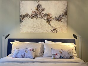 3 habitaciones, escritorio, tabla de planchar con plancha y wifi gratis 