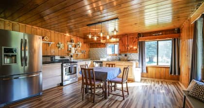 Cabin at Vallecito Lake with Hot Tub!