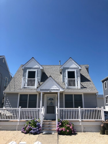 Adorable 2BR Condo on Long Beach Island LBI  in Ship Bottom. Beach Block!