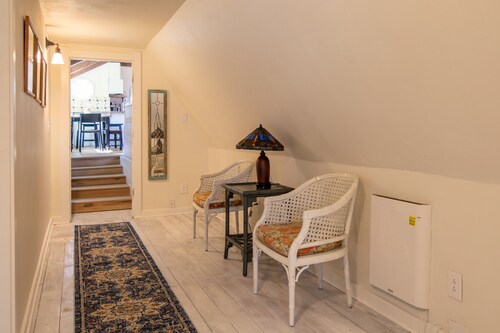 3 Blocks from Campus - Historic Carriage House, Parking Included 