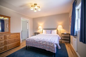 3 soverom, skrivebord, strykejern/-brett og wi-fi (inkludert)