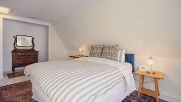 3 bedrooms, desk, iron/ironing board, free WiFi