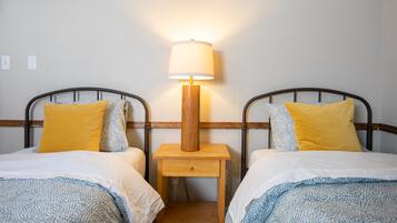 3 bedrooms, desk, iron/ironing board, free WiFi