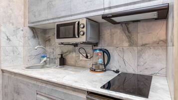 Apartment | Eigene Küche | Kühlschrank, Mikrowelle, Herdplatte, Hochstuhl