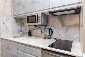 Apartment | Eigene Küche | Kühlschrank, Mikrowelle, Herdplatte, Hochstuhl