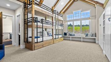 10 bedrooms, desk, iron/ironing board, travel crib