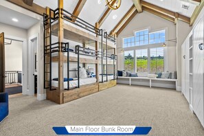 10 Schlafzimmer, Schreibtisch, Bügeleisen/Bügelbrett, Reisekinderbett