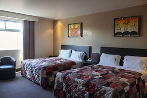 Laptop workspace, blackout curtains, iron/ironing board, free WiFi