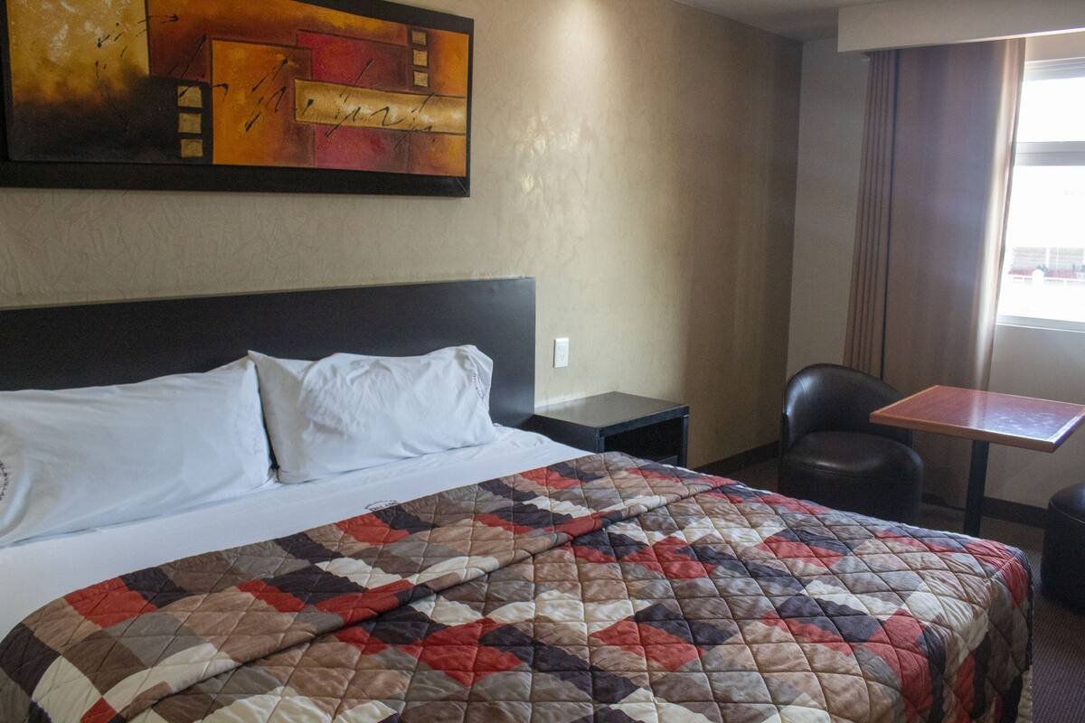 Laptop workspace, blackout curtains, iron/ironing board, free WiFi