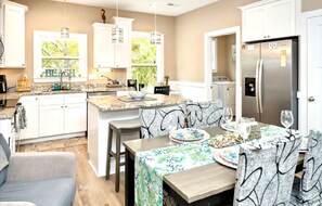 Fridge, microwave, oven, stovetop - Hot spa/bikes/canal view w fishing dock @ culdesac 2 m drive 7 m walk to beach (Oak Island)