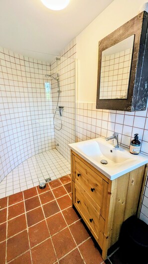 Dusche, Handtücher, Seife, Toilettenpapier