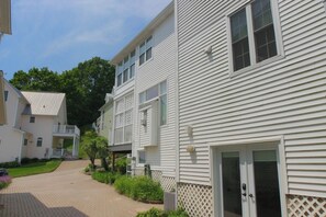 Exterior - Crystal Cove Cottage - Family friendly, Private beach, Gated community!  (Fort Erie)