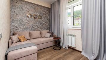 Apartment | Wohnbereich | LCD-Fernseher, aktuelle Filme, Pay-TV, Streaming-Dienste