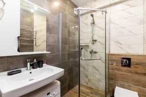 Apartment | Badezimmer | Dusche, Haartrockner, Seife, Shampoo