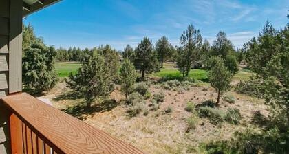 Eagle Crest dog friendly on the golf course home