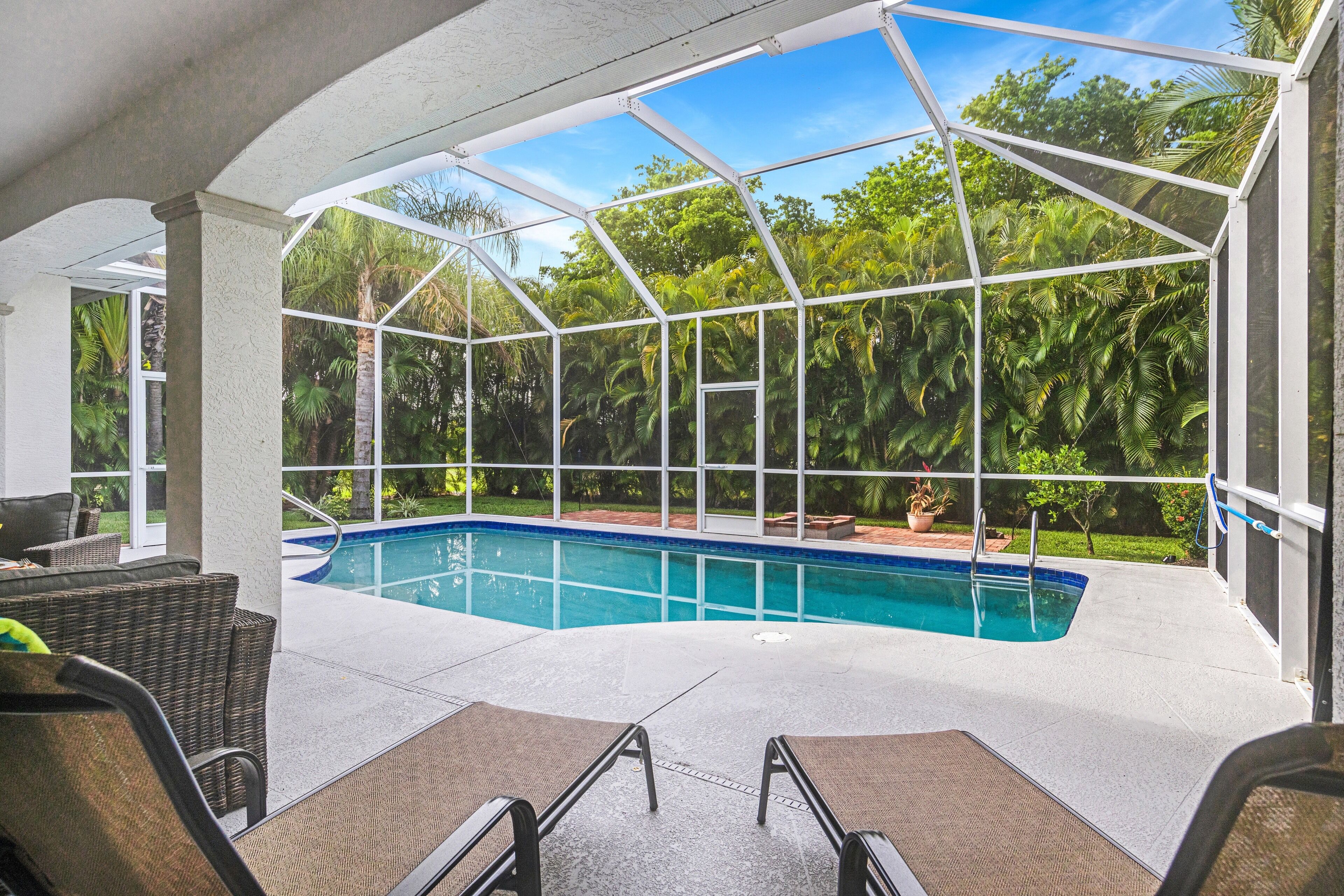 Beautifully remodeled electric-heated pool home w/games! - Villa Eden