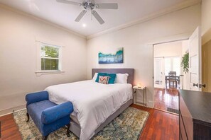 6 bedrooms, iron/ironing board, free WiFi, bed sheets - 6 Bedrooms in #1 Central Location (Austin)