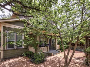 Exterior - 6 Bedrooms in #1 Central Location (Austin)