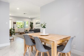 Dining - !! Modern & Stylish Fort Lauderdale Getaway !! (Fort Lauderdale)