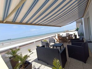 Outdoor dining - Superbe Appartement Avec Terasse Face a la mer (Boulogne-sur-Mer)