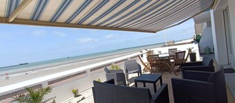 Superbe Appartement Avec Terasse Face a la mer