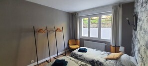 2 bedrooms, soundproofing, travel cot, free WiFi