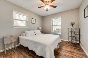 3 bedrooms, iron/ironing board, WiFi, bed sheets