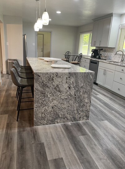 Amazing lakefront house- DISCOUNTED RATES!!!!!!!!!!!!!!!