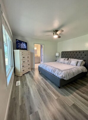 3 bedrooms, iron/ironing board, WiFi, bed sheets