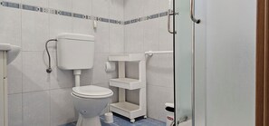 Douche, savon, papier toilette