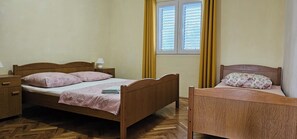 2 chambres, fer et planche à repasser, lit parapluie, Wi-Fi gratuit