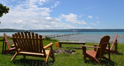 A beautiful resort cottage on Big Glen Lake with a tennis court and kayaks