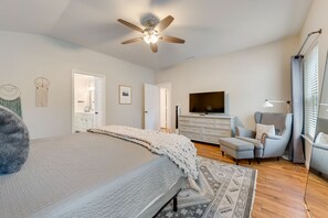 3 bedrooms, desk, iron/ironing board, free WiFi